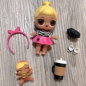 LOL Surprise! Series 1 SWING Big Sister doll with Little Sister & accessories.